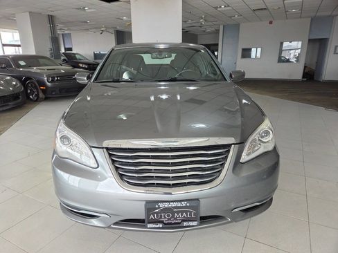 Used 2013 Chrysler 200 Touring image 2