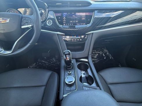 Used 2024 Cadillac XT6 Premium Luxury w/ Technology Package FWD image 3