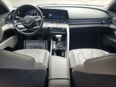Used 2022 Hyundai Elantra Limited image 13