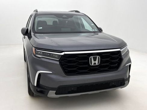 Used 2023 Honda Pilot Elite image 3