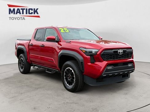 Used 2025 Toyota Tacoma TRD Off-Road AWD/4WD image 1
