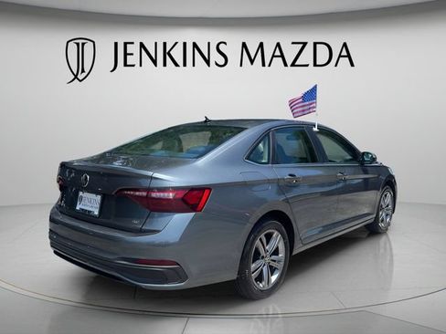 Used 2024 Volkswagen Jetta SE FWD image 8