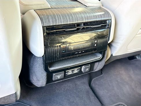 Used 2024 Jeep Wagoneer Series II w/ Flexible Seating Group RWD image 28