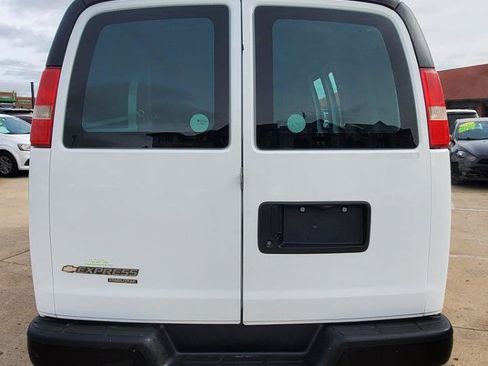 Used 2015 Chevrolet Express 2500 RWD image 8