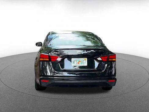 Used 2025 Nissan Altima 2.5 SV image 12