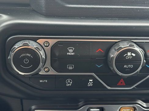 Certified 2019 Jeep Wrangler Unlimited Sahara image 35