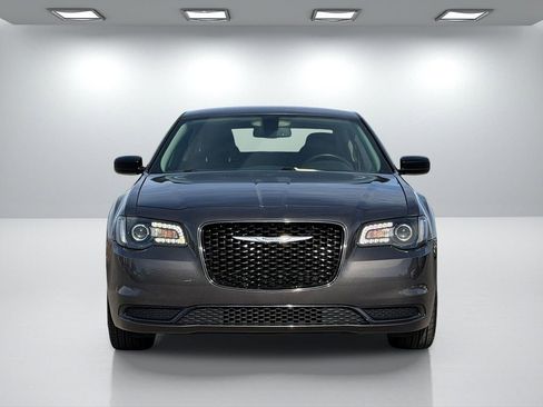 Used 2019 Chrysler 300 Touring w/ Sport Appearance Package image 9