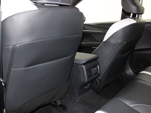 Used 2025 Toyota Camry SE FWD image 16