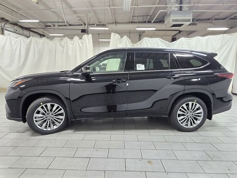 New 2026 Toyota Highlander Platinum image 15