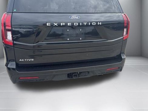 Used 2025 Ford Expedition Active AWD/4WD image 9