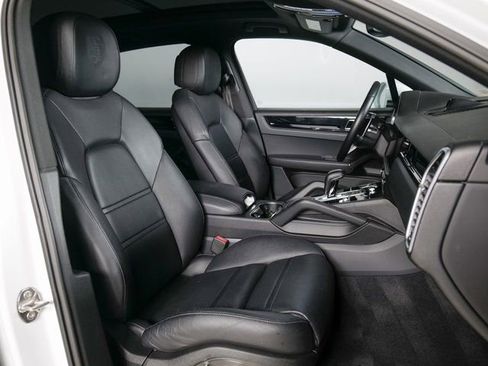 Certified 2019 Porsche Cayenne AWD/4WD image 11