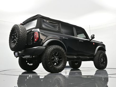 Used 2024 Ford Bronco Badlands image 40