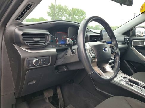 Used 2022 Ford Explorer XLT image 15