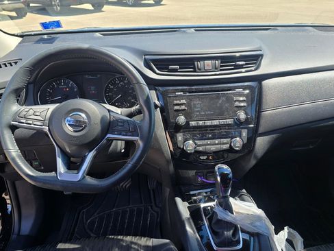 Used 2017 Nissan Rogue SV AWD/4WD image 5