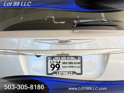 Used 2013 Chrysler Town & Country Limited w/ Luxury Group FWD image 60