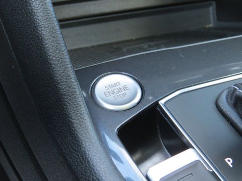 Used 2021 Volkswagen Tiguan SEL image 27