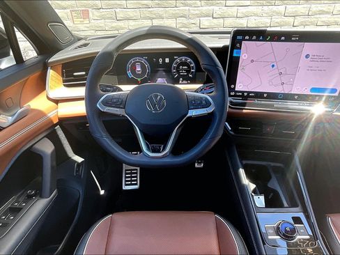 Certified 2025 Volkswagen Tiguan SEL R-Line AWD/4WD image 4
