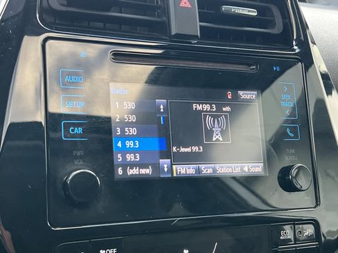 Used 2019 Toyota Prius XLE image 18