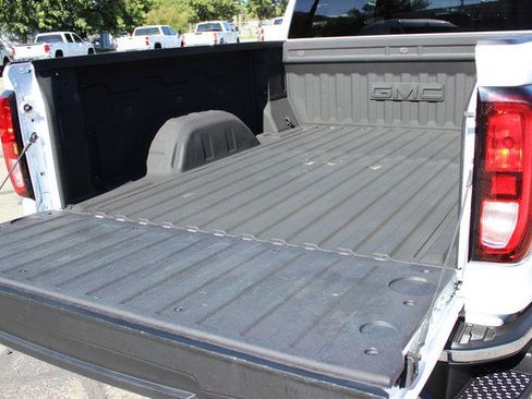 Used 2023 GMC Sierra 1500 SLE w/ X31 Off-Road Package AWD/4WD image 13