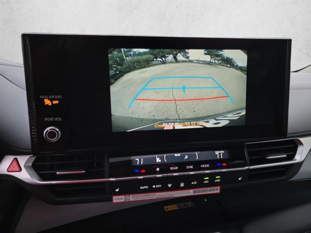 Used 2026 Toyota Sienna XLE FWD image 14