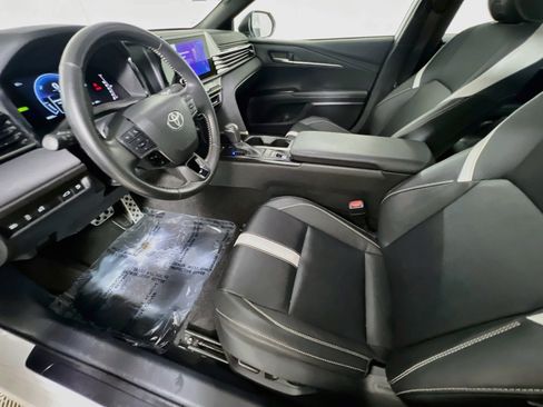 Used 2025 Toyota Camry SE FWD image 15