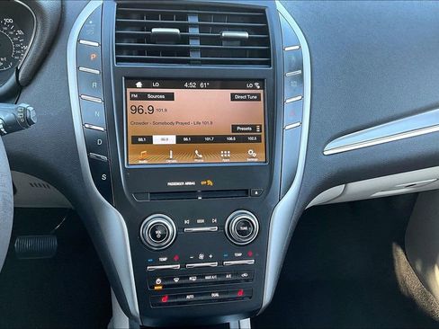 Used 2019 Lincoln MKC Premiere FWD image 16