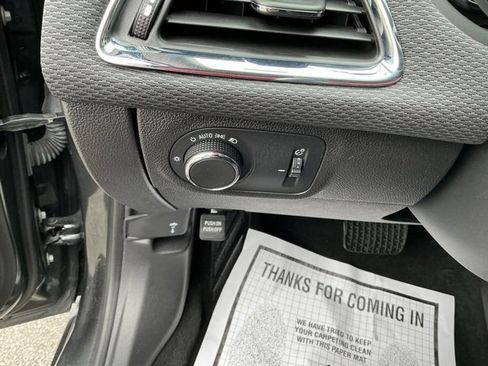 Used 2018 Chevrolet Cruze LT w/ Convenience Package image 19