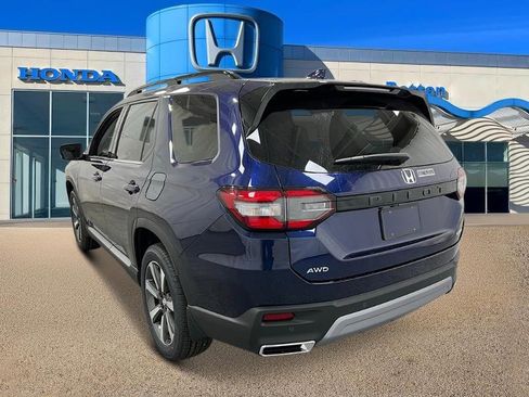 New 2025 Honda Pilot Touring image 3