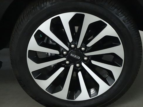 Used 2022 Lincoln Navigator Reserve image 10