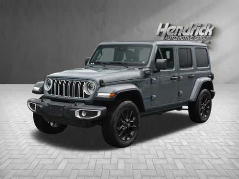 Used 2025 Jeep Wrangler Unlimited Sahara w/ Safety Group AWD/4WD image 5