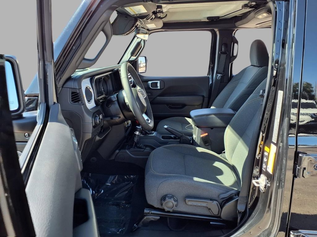 Used 2026 Jeep Wrangler Unlimited Sahara AWD/4WD image 20