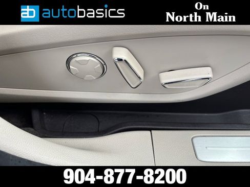 Used 2018 Lincoln MKC Select w/ Select Plus Package image 12