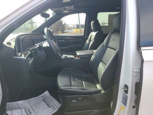 Used 2022 Cadillac Escalade Premium Luxury w/ Performance Package image 8