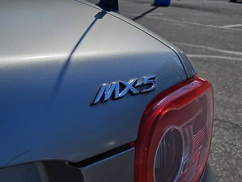 Used 2010 MAZDA MX-5 Miata Sport image 30