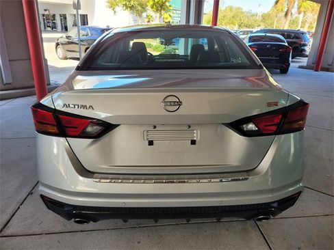 Used 2023 Nissan Altima 2.5 SR w/ SR Premium Package image 11