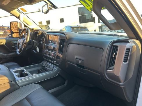 Used 2018 GMC Sierra 2500 SLT w/ Duramax Plus Package image 9