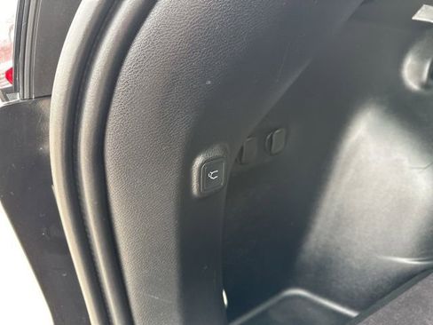 Used 2020 Jeep Cherokee Trailhawk image 11