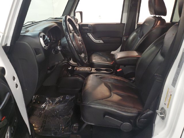 Used 2018 Jeep Wrangler Unlimited Sahara w/ Connectivity Group AWD/4WD image 11