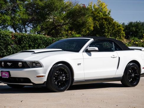 Used 2010 Ford Mustang GT Premium image 29
