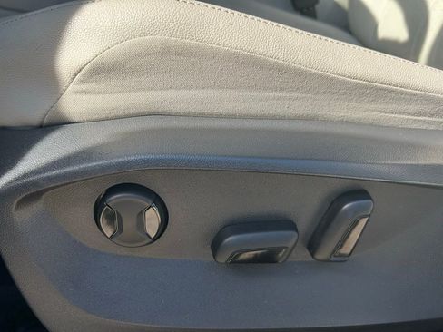 Used 2023 Volkswagen Tiguan SE image 53