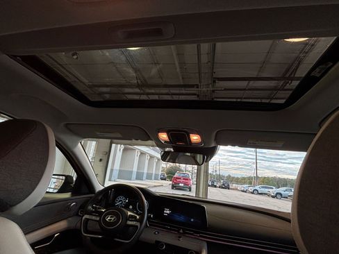 Used 2025 Hyundai Elantra Limited image 28