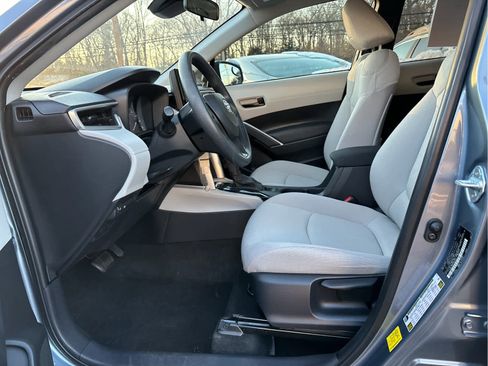 Used 2023 Toyota Corolla Cross L image 7