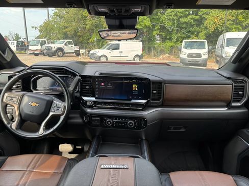 Used 2024 Chevrolet Silverado 2500 High Country w/ High Country Premium Package AWD/4WD image 18