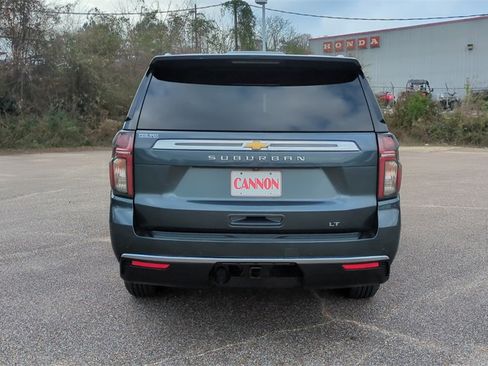 Used 2021 Chevrolet Suburban LT image 6