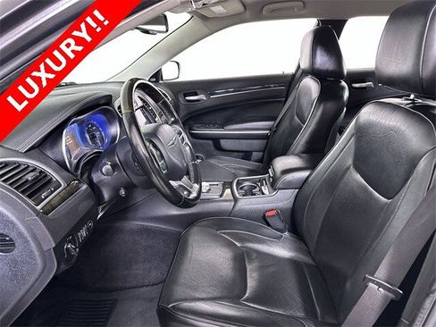 Used 2018 Chrysler 300 Limited image 20