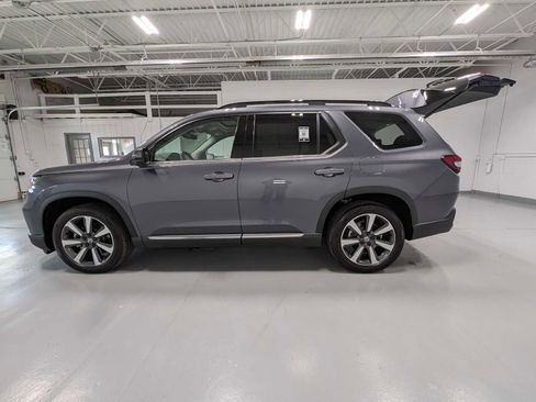 Certified 2025 Honda Pilot Touring image 12