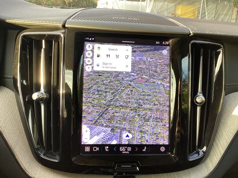 Certified 2022 Volvo XC60 B5 Inscription w/ Climate Package image 24