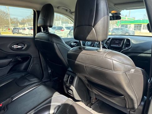 Used 2019 Jeep Cherokee Latitude Plus image 30