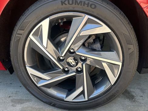 Used 2024 Hyundai Elantra Limited FWD image 3
