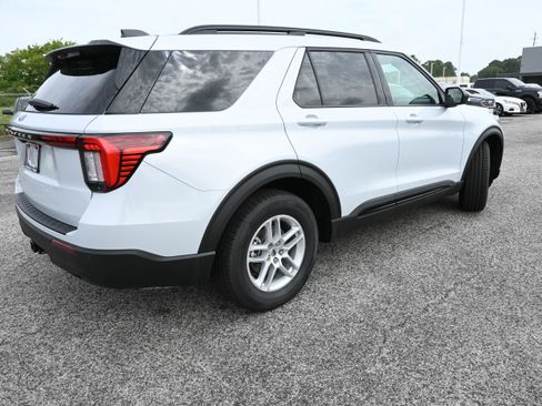 New 2026 Ford Explorer Active RWD image 3